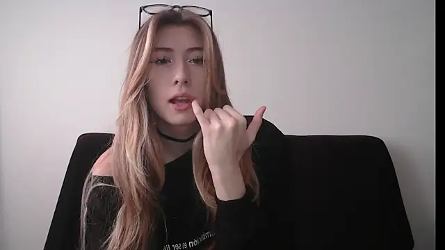 ErikaShyy online show from October 17, 10:07 am