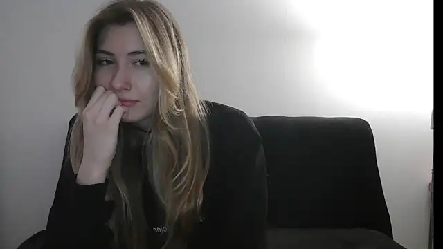 ErikaShyy online show from October 18, 2:40 pm