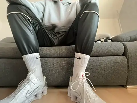 nikeaddicted2 online show from November 23, 8:58 am