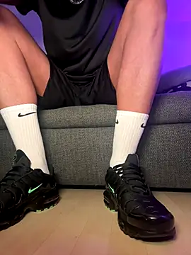 nikeaddicted2 online show from November 30, 5:11 am