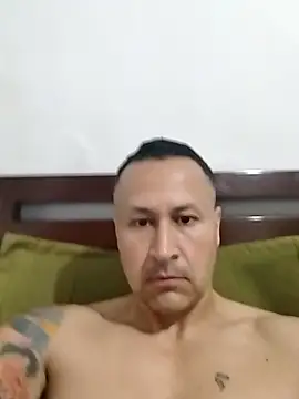 Snapshot of michaelGmathxxx chatting on December 6, 4:58 am michaelGmathxxx online show from December 6, 4:58 am