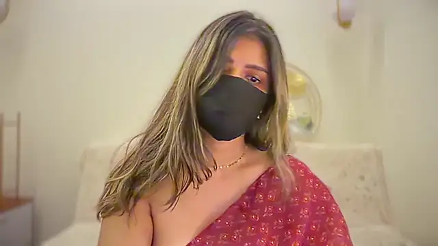 Snapshot of MaYaa__11 chatting on June 24, 1:43 pm MaYaa 11 online show from June 24, 1:43 pm