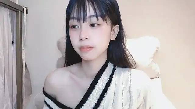 Snapshot of -Hottie chatting on January 19, 4:25 pm -Hottie online show from January 19, 4:25 pm
