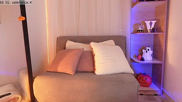 Snapshot of ValeriaCox chatting on October 24, 1:29 pm ValeriaCox online show from October 24, 1:29 pm