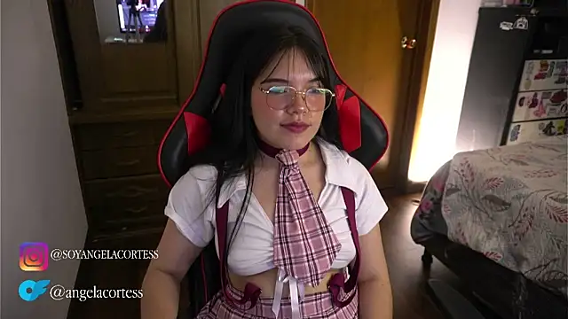 Snapshot of angela_cortes_ chatting on October 24, 3:58 am angela cortes online show from October 24, 3:58 am