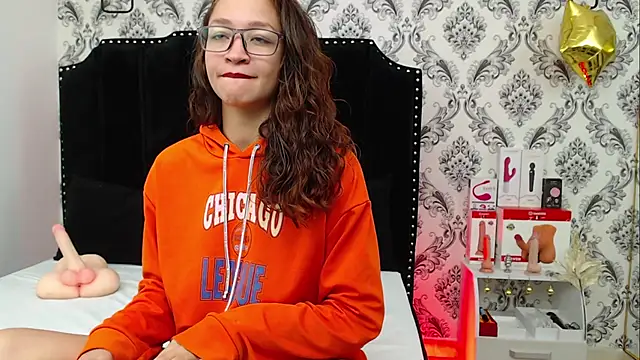 SaaraBrown online show from January 5, 4:06 pm