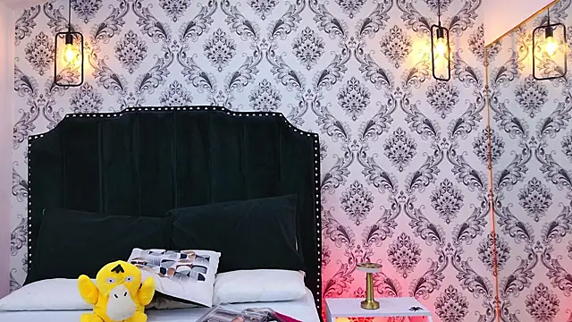 SaaraBrown online show from November 3, 12:06 pm