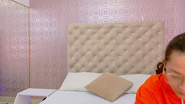 SaaraBrown online show from November 9, 12:14 pm