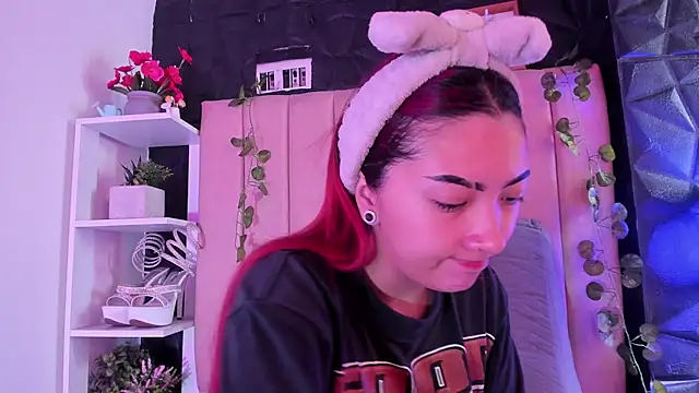 Mia Rinn online show from February 5, 1:16 pm