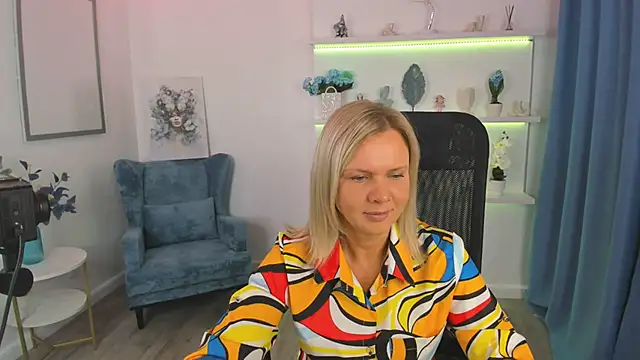 AgathaKlouin online show from October 9, 7:23 pm