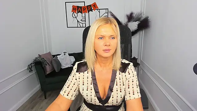 AgathaKlouin online show from October 23, 7:23 pm