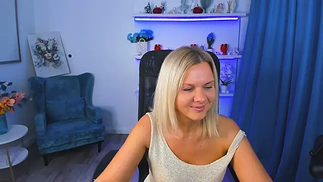 AgathaKlouin online show from November 1, 7:16 pm