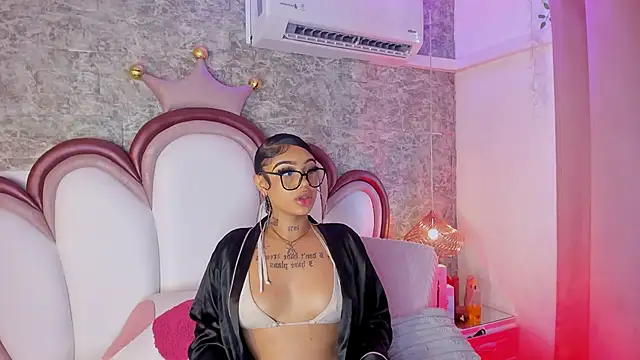 Snapshot of Mia_Jansen chatting on April 24, 1:24 pm Mia Jansen online show from April 24, 1:24 pm