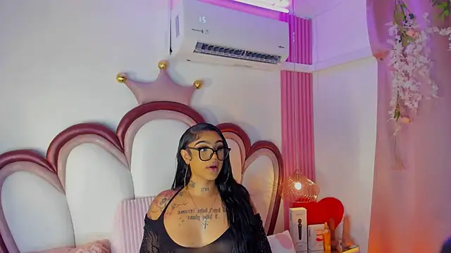 Mia Jansen online show from July 7, 1:37 pm