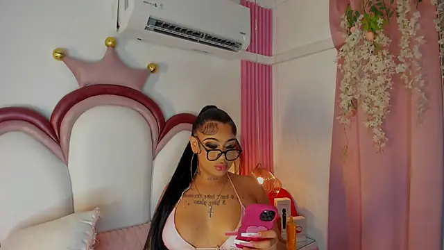 Mia Jansen online show from July 23, 2:15 pm