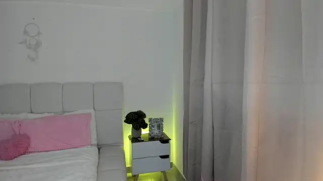 Ori valentina online show from May 7, 11:10 pm