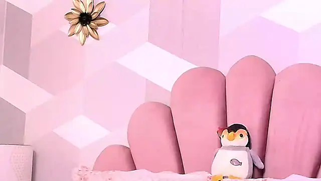 Snapshot of KylieMonnett chatting on November 26, 5:03 pm KylieMonnett online show from November 26, 5:03 pm