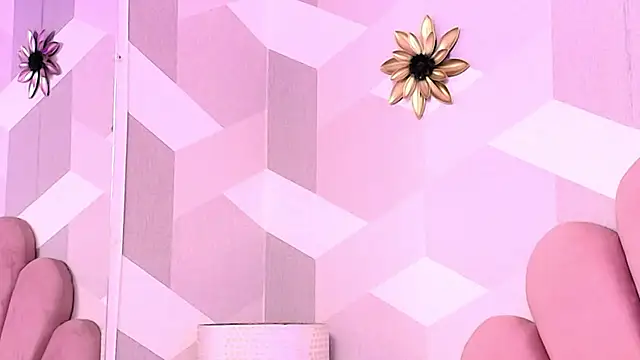 Snapshot of KylieMonnett chatting on January 9, 7:59 pm KylieMonnett online show from January 9, 7:59 pm