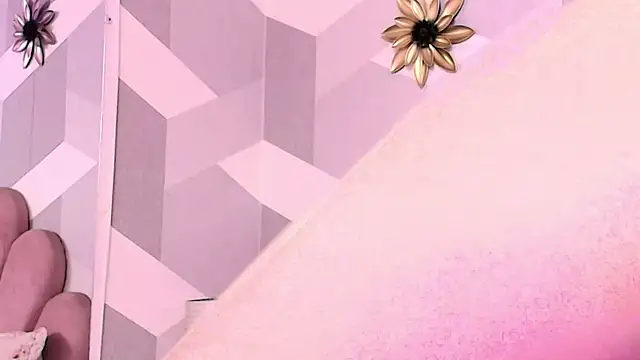 Snapshot of KylieMonnett chatting on January 13, 6:24 pm KylieMonnett online show from January 13, 6:24 pm