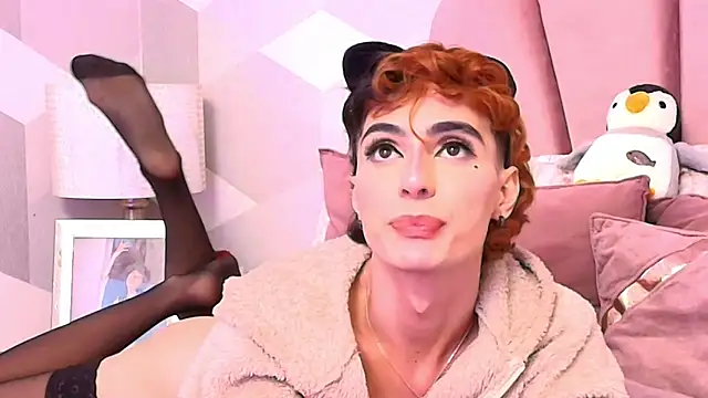 Snapshot of KylieMonnett chatting on February 12, 6:52 am KylieMonnett online show from February 12, 6:52 am