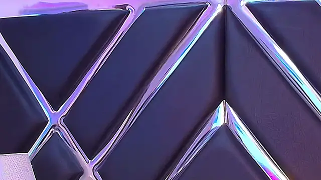 Snapshot of KylieMonnett chatting on February 20, 1:35 am KylieMonnett online show from February 20, 1:35 am