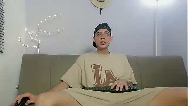 zacariasss  online show from October 22, 1:22 pm