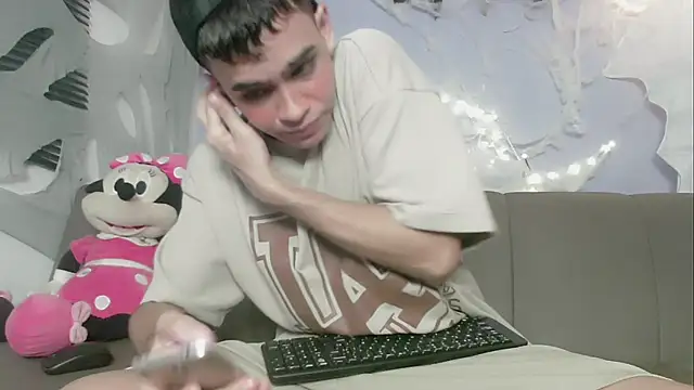 zacariasss  online show from October 28, 3:32 am