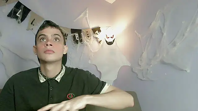 zacariasss  online show from October 31, 3:40 am