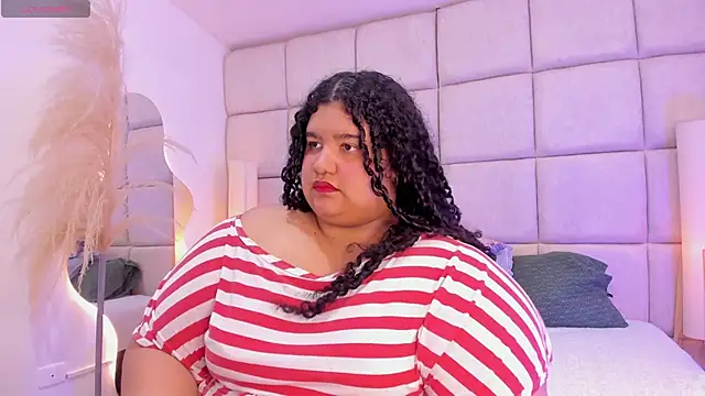 Snapshot of Miley_Collins chatting on November 21, 7:23 pm Miley Collins online show from November 21, 7:23 pm