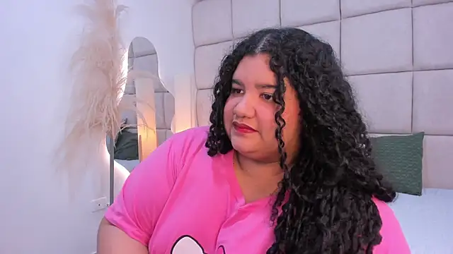 Snapshot of Miley_Collins chatting on December 5, 8:05 pm Miley Collins online show from December 5, 8:05 pm