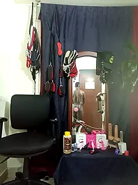 yezz3011 online show from October 14, 12:00 am