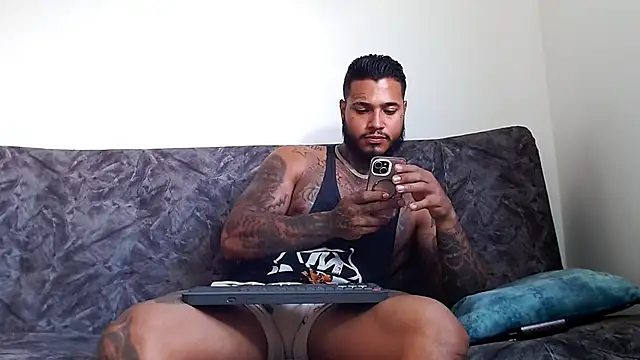 Snapshot of Exotic_tatto27121 chatting on December 7, 8:16 pm Exotic tatto27121 online show from December 7, 8:16 pm