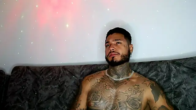 Snapshot of Exotic_tatto27121 chatting on January 19, 7:36 am Exotic tatto27121 online show from January 19, 7:36 am