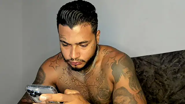 Snapshot of Exotic_tatto27121 chatting on October 29, 6:09 pm Exotic tatto27121 online show from October 29, 6:09 pm