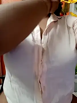 Snapshot of Sony-Model chatting on April 28, 5:34 am Sony-Model online show from April 28, 5:34 am