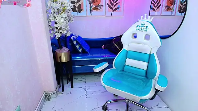 Dafne huges online show from November 29, 7:50 pm