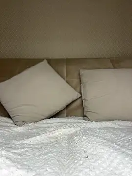 Snapshot of MobiLiveShow chatting on October 20, 9:26 pm MobiLiveShow online show from October 20, 9:26 pm