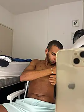 noahmarins online show from February 1, 9:51 pm