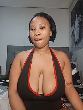 Snapshot of DrippinCaramelCutie chatting on June 17, 12:35 am DrippinCaramelCutie online show from June 17, 12:35 am