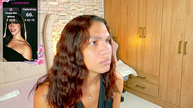 Snapshot of Sara-Smith- chatting on July 11, 11:24 am Sara-Smith- online show from July 11, 11:24 am