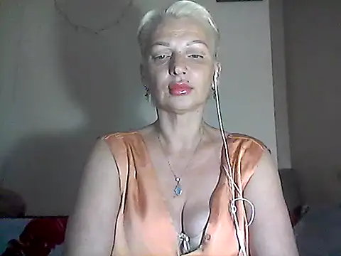 Snapshot of MaryJane441 chatting on July 15, 7:52 pm MaryJane441 online show from July 15, 7:52 pm
