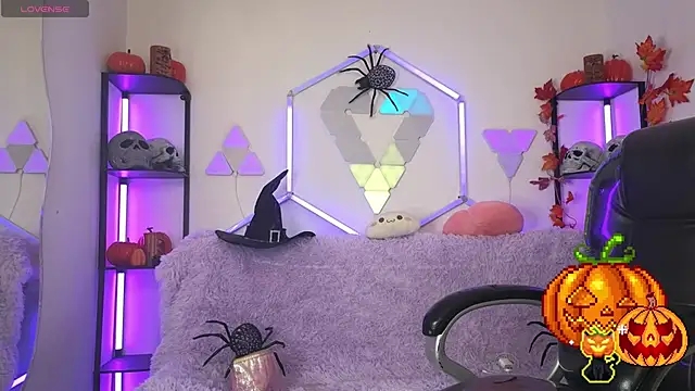 littlevixen18 online show from October 20, 2:17 pm