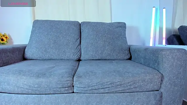 Snapshot of zoe_roux21 chatting on February 3, 8:35 pm zoe roux21 online show from February 3, 8:35 pm