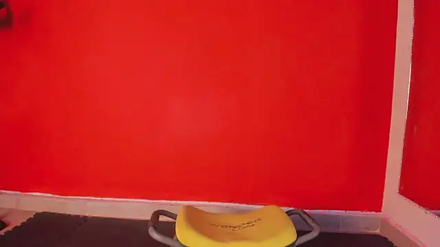 Snapshot of zoe_roux21 chatting on February 15, 10:52 pm zoe roux21 online show from February 15, 10:52 pm