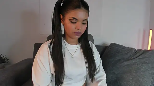 Snapshot of zoe_roux21 chatting on February 22, 7:58 pm zoe roux21 online show from February 22, 7:58 pm