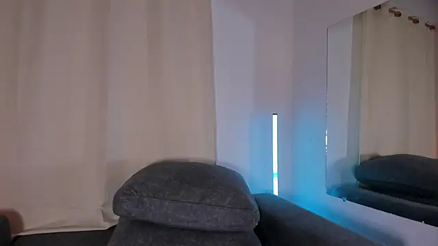 Snapshot of zoe_roux21 chatting on March 9, 11:03 pm zoe roux21 online show from March 9, 11:03 pm