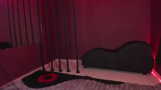 Snapshot of zoe_roux21 chatting on March 12, 11:53 am zoe roux21 online show from March 12, 11:53 am