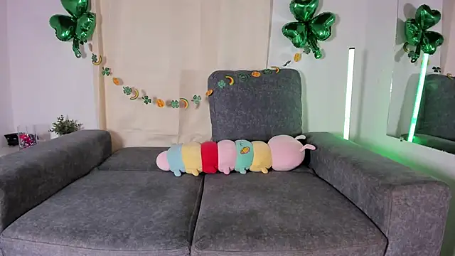 Snapshot of zoe_roux21 chatting on March 18, 7:42 pm zoe roux21 online show from March 18, 7:42 pm