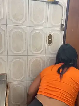 Snapshot of zoe_roux21 chatting on October 23, 10:19 pm zoe roux21 online show from October 23, 10:19 pm