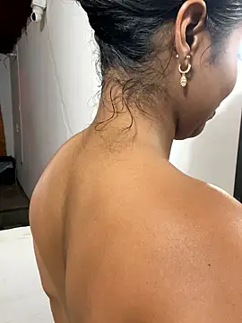 Snapshot of zoe_roux21 chatting on November 1, 2:57 am zoe roux21 online show from November 1, 2:57 am